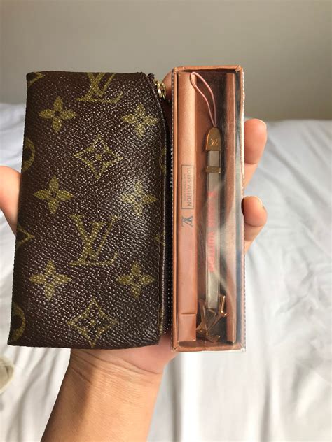 louis vuitton key ring wallet.